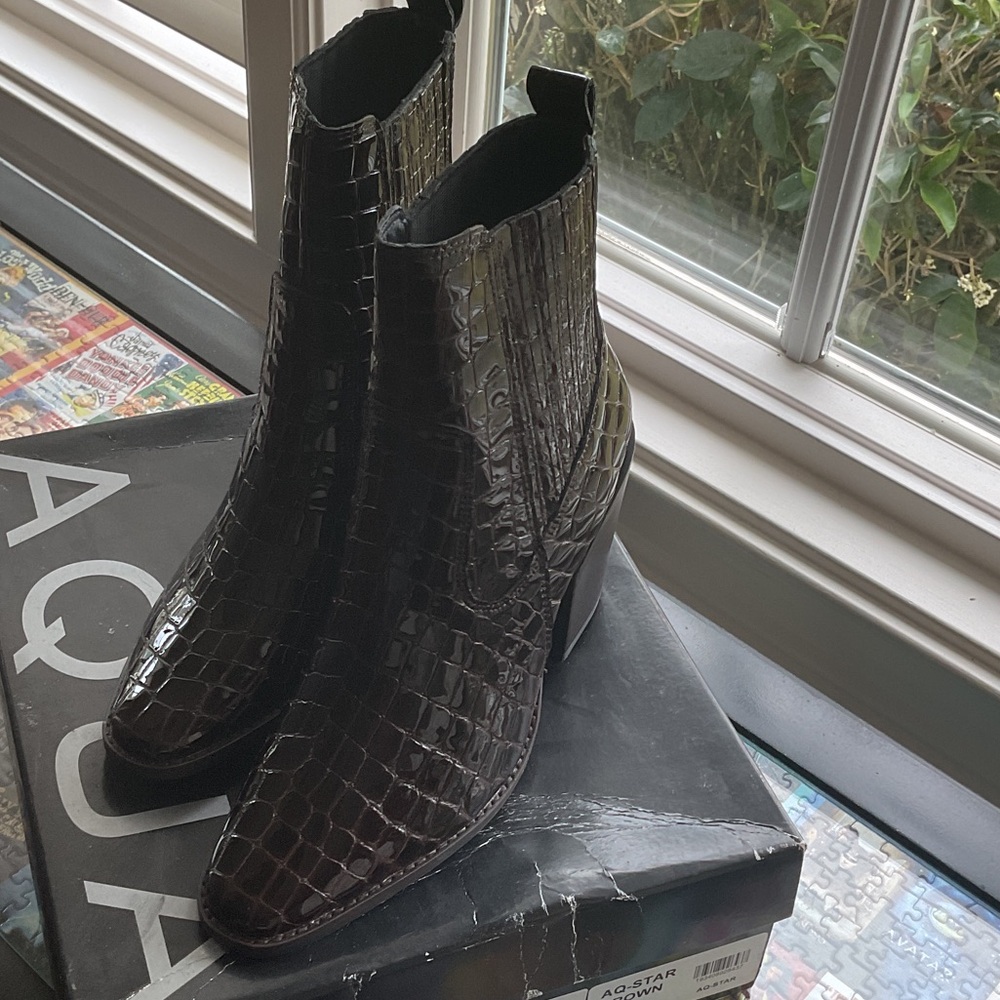 NEW Aqua Dark Croc-Patterned Ankle Boots